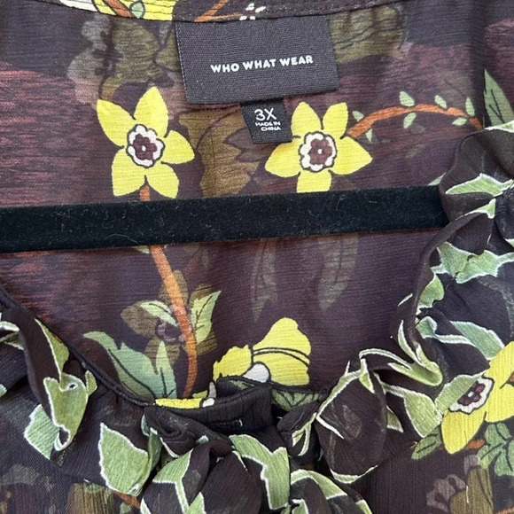 Who What Wear Women's Plus Size 3X Daffodil Floral Front Tie Blouse - Picture 6 of 9